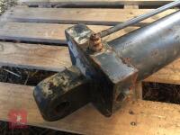 LARGE HYDRAULIC RAM - 3