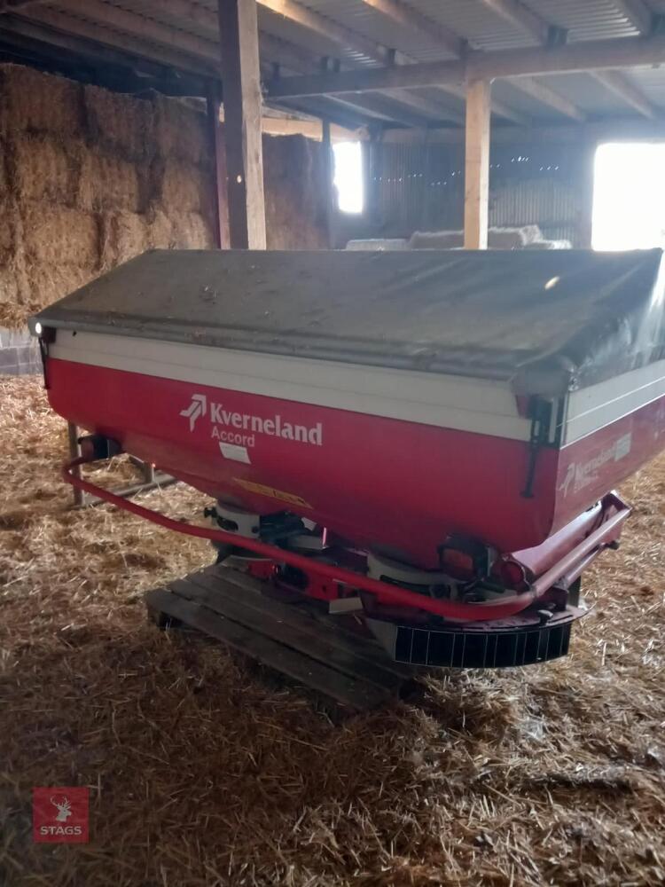 2001 KVERNELAND FERTILISER SPREADER