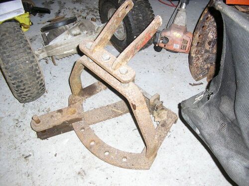 VINTAGE TRACTOR SWINGING DRAWBAR