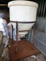 HALF TONNE CAKE SILO