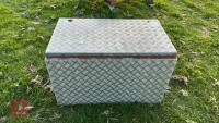 CHEQUER PLATE STORAGE BOX - 4