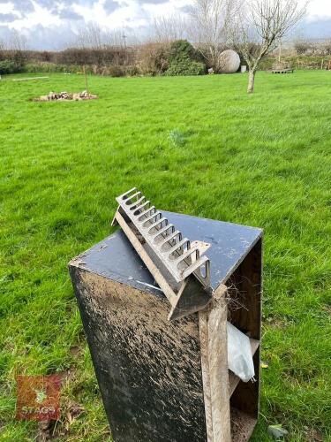 VINTAGE GALVANISED CHICK FEEDER