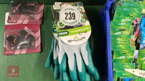 4 PAIRS OF GARDENING GLOVES