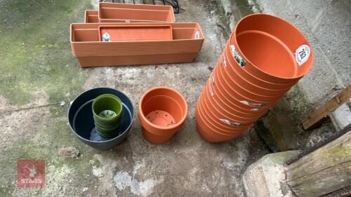 LRG QTY OF PLASTIC PLANT POTS