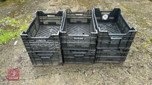 6 BLACK PLASTIC TRAYS