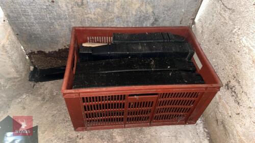 TRAY OF 3'' BLACK PLASTIC PLANT POTS