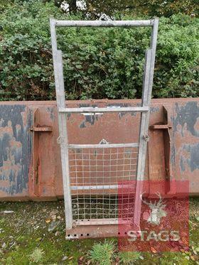 GALVANISED SHEEP GUILLOTINE GATE