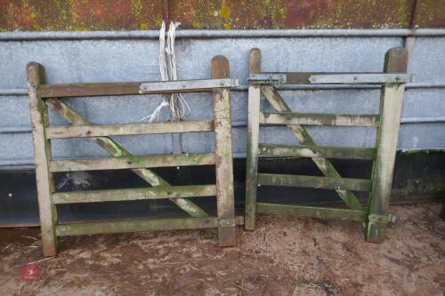 2 WOODEN HUNTING GATES