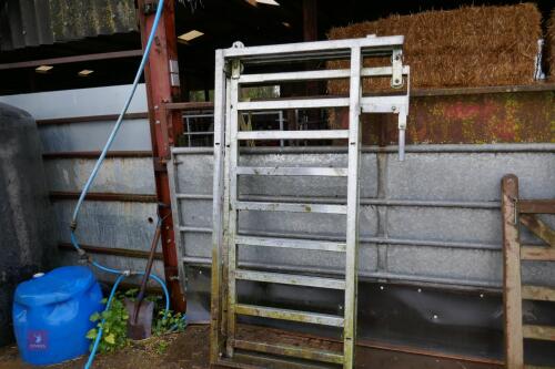 CATTLE RACE SLIDING GATE