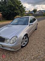 2004 MERCEDES BENZ E500 V8 CAR - 2