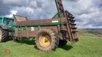 2005 RICHARD WESTERN SPREADER - 2