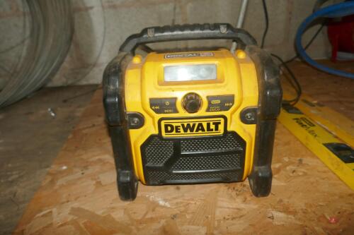 DEWALT DIGITAL RADIO