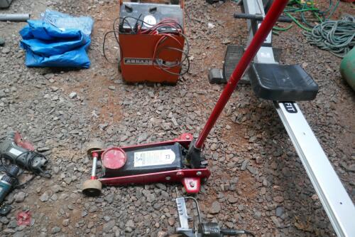 3T HYDRAULIC TROLLEY JACK (73)