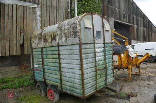 9' TWIN AXLE LIVESTOCK TRAILER