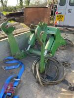 JOHN DEERE ZUIDBERG FRONT LINKAGE - 2