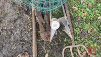 HOLE DIGGER, BOLT CUTTERS & BAR ETC - 3