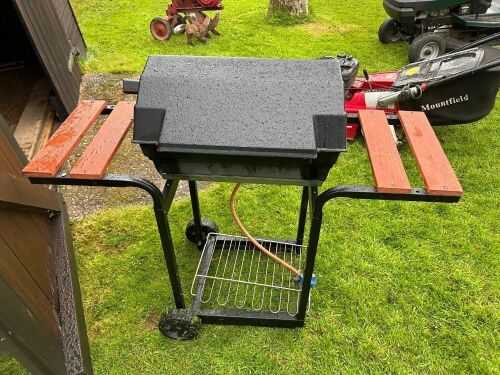 CHAR-BROIL GAS BBQ