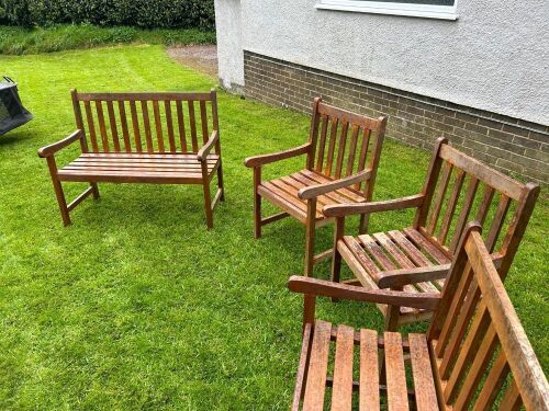 2 WOODEN GARDEN CHAIRS & 2 BENCHES