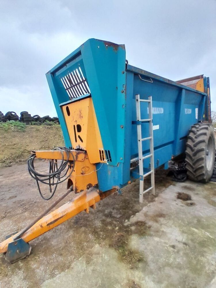 2005 ROLLAND REAR DISCHARGE SPREADER