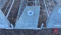 GALV IAE HOOK ON HAY RACK - 3