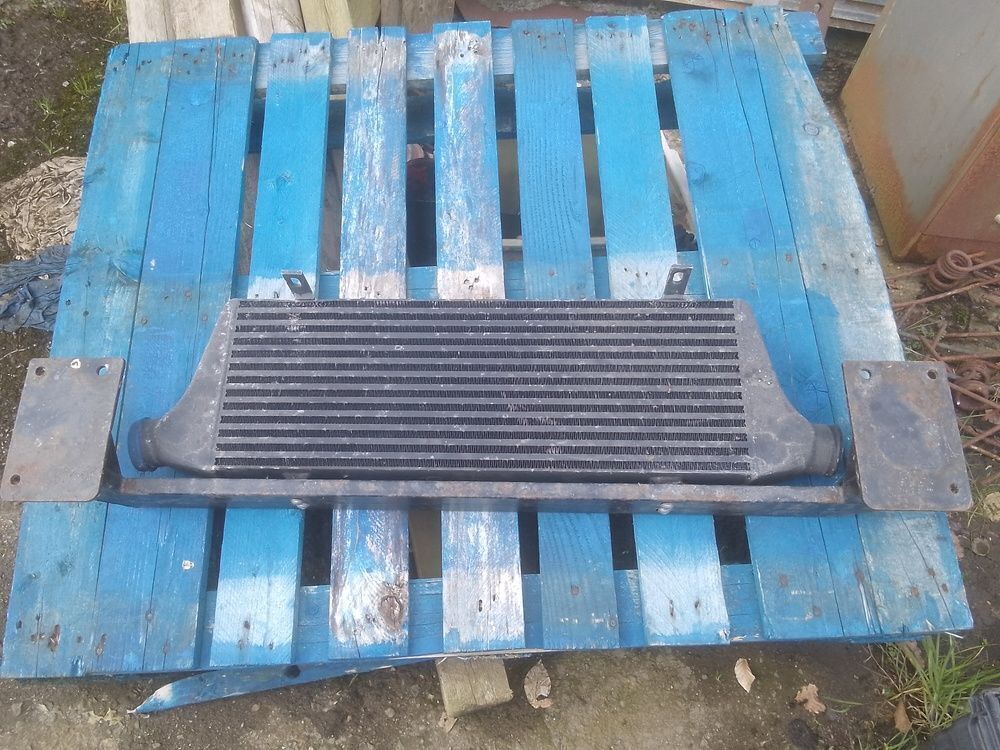 LARGE INTERCOOLER C/W 2 1/2'' OUTLET