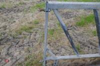 15' GALVANISED CATTLE FEED BARRIER - 8