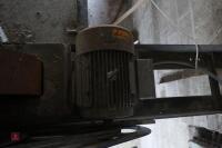 1996 HUNT ROLLER MILL - 17