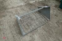 3' GALVANISED HOOK OVER HAY FEEDER - 6