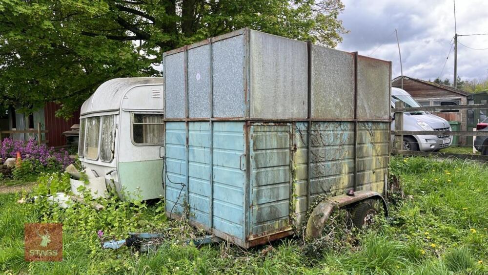 9' X 5'3'' LIVESTOCK TRAILER