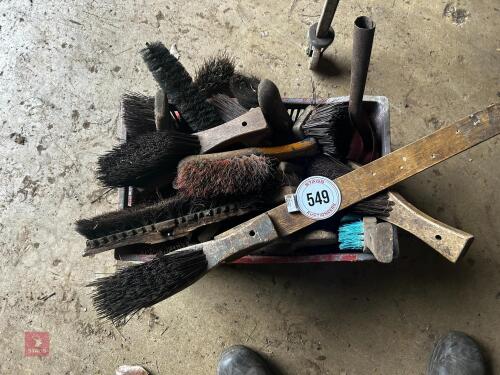 BOX OF WORKSHOP BRUSHES