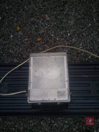 YARD FLOOD LIGHT