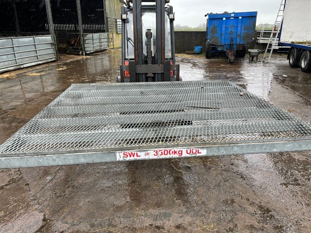 3 2.95M LONG X 2.55M WIDE PLATFORMS