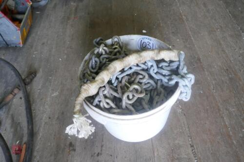 BUCKET OF CHAIN