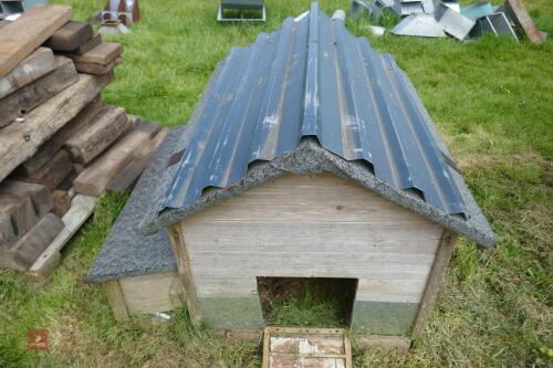 WOODEN POULTRY HOUSE AND NEST BOX