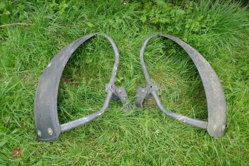 PAIR OF TRACTOR/TELEHANDLER MUDGUARDS