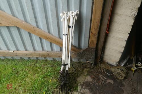 WHITE PIGTAIL TOP ELECTRIC FENCE STAKES