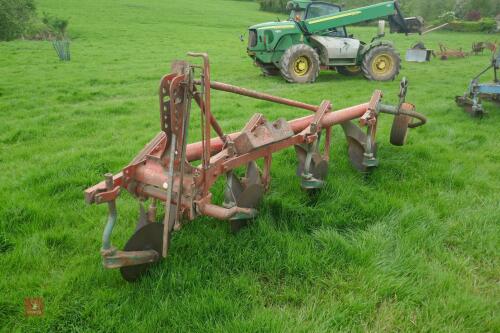 KVERNELAND 4 FURROW PLOUGH