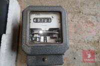 £1 ELECTRIC SLOT METER & STANDARD METER - 5