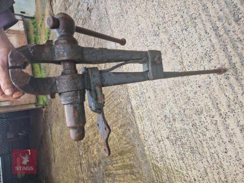 ANTIQUE LARGE BLACKSMITH LEG VICE