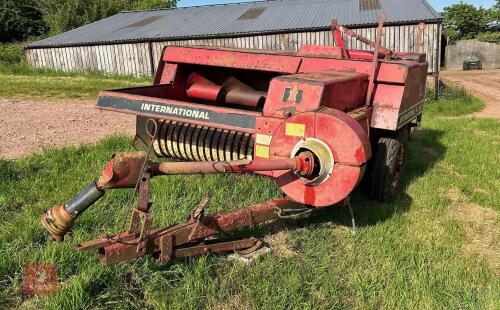 INTERNATIONAL 435D CONVENTIONAL BALER