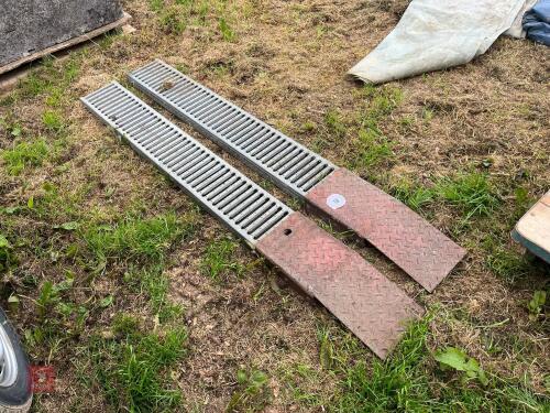 PAIR OF 7' LOADING RAMPS (18)