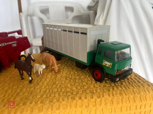 PAIR OF BRITAIN'S FARM TOYS