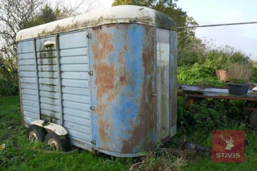 HENRY BLOWERS 11' X 5' HORSE TRAILER