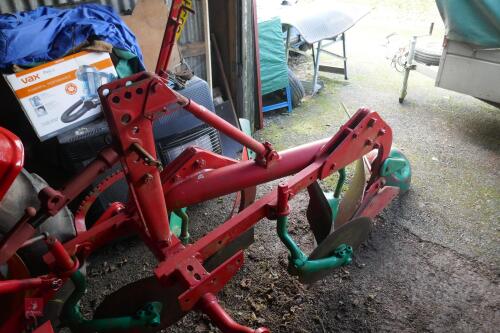 KVERNELAND 2 FURROW CONVENTIONAL PLOUGH