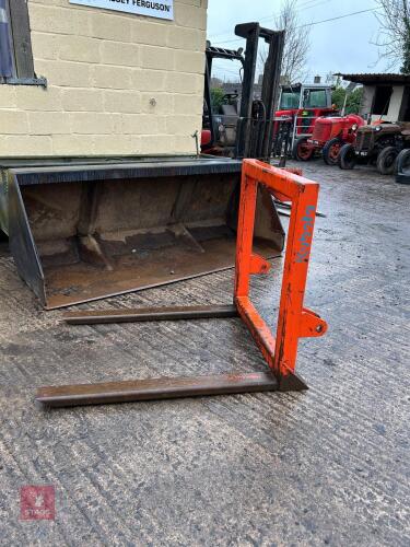 KUBOTA PALLET FORKS