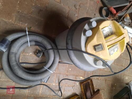 INDUSTRIAL VACUUM CLEANER