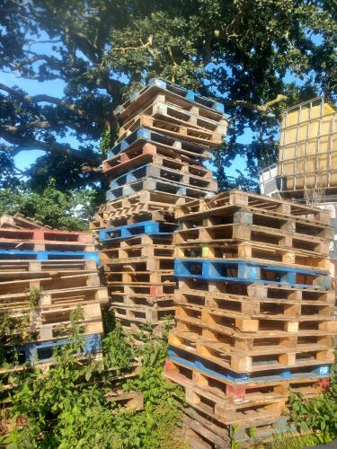 20 WOODEN PALLETS