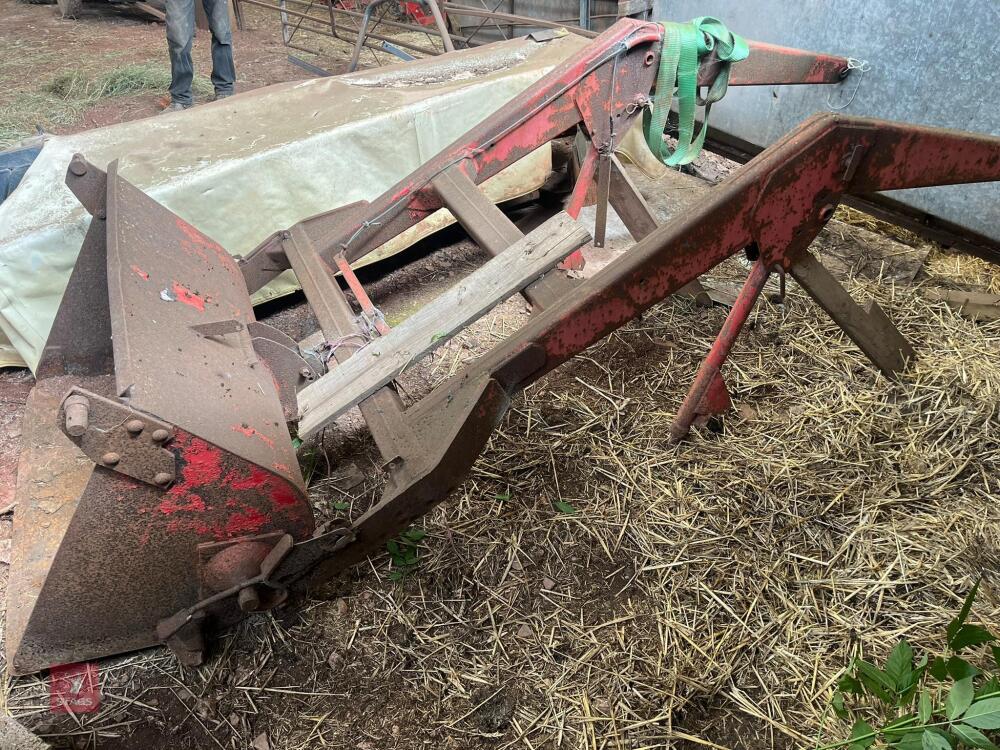 MASSEY FERGUSON 40 FRONT END LOADER