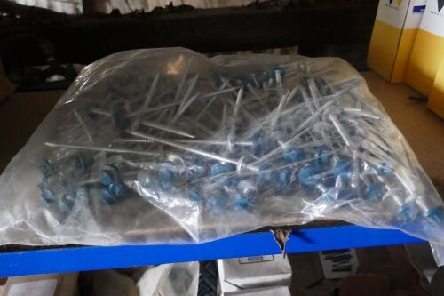 3 BAGS OF 140MM ROOFING SCREWS