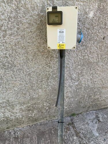 ELECTRIC HOOK UPS ROLEC C/W METAL STAKE